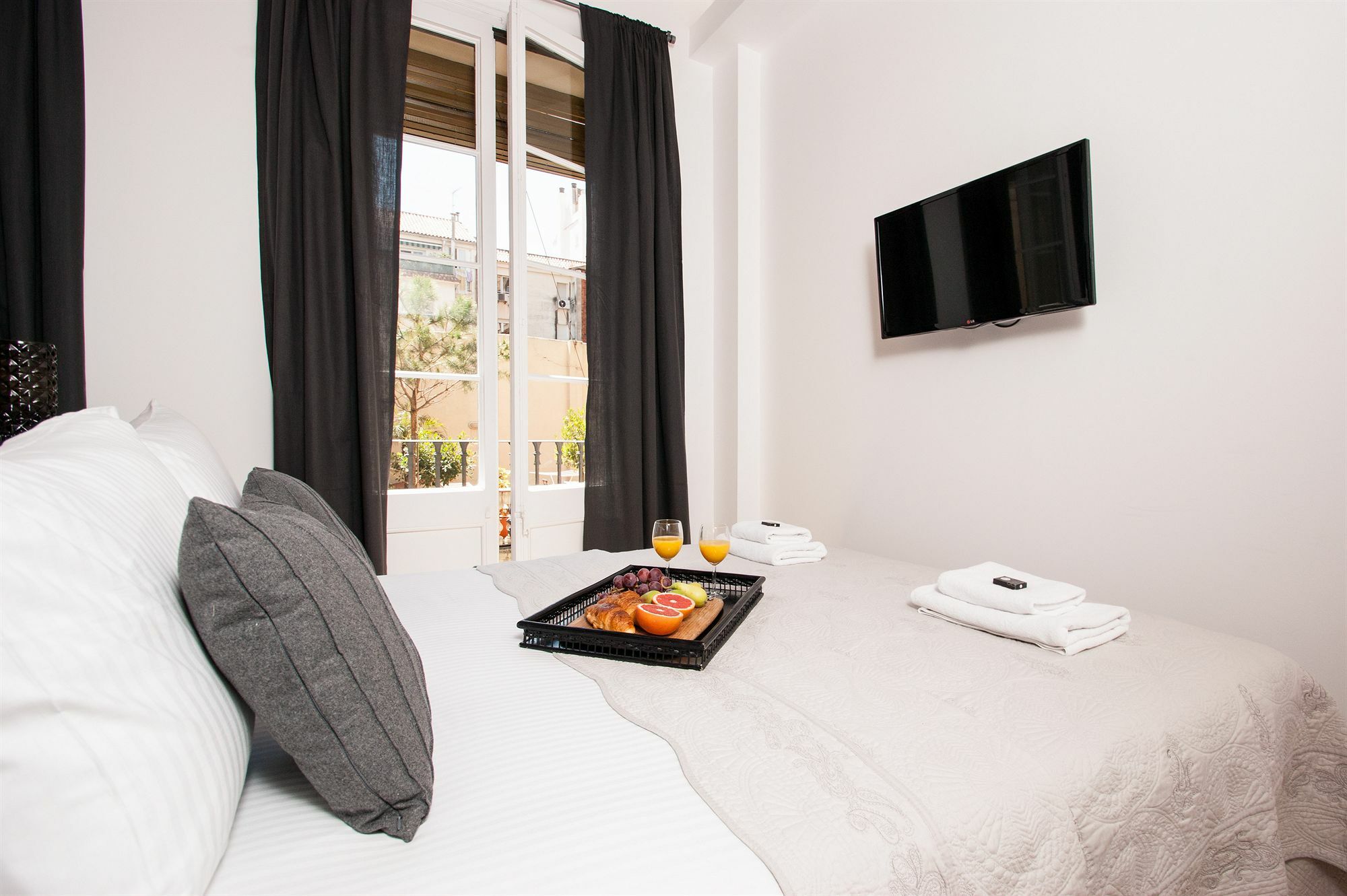 Short Stay Group Gracia Serviced Apartments Barcelona Buitenkant foto